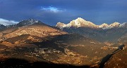 78 Splendido tramonto in Dossena con da sfondo da dx Menna, Corna Piana, Arera, Cima di Valmora, Cima del Fop